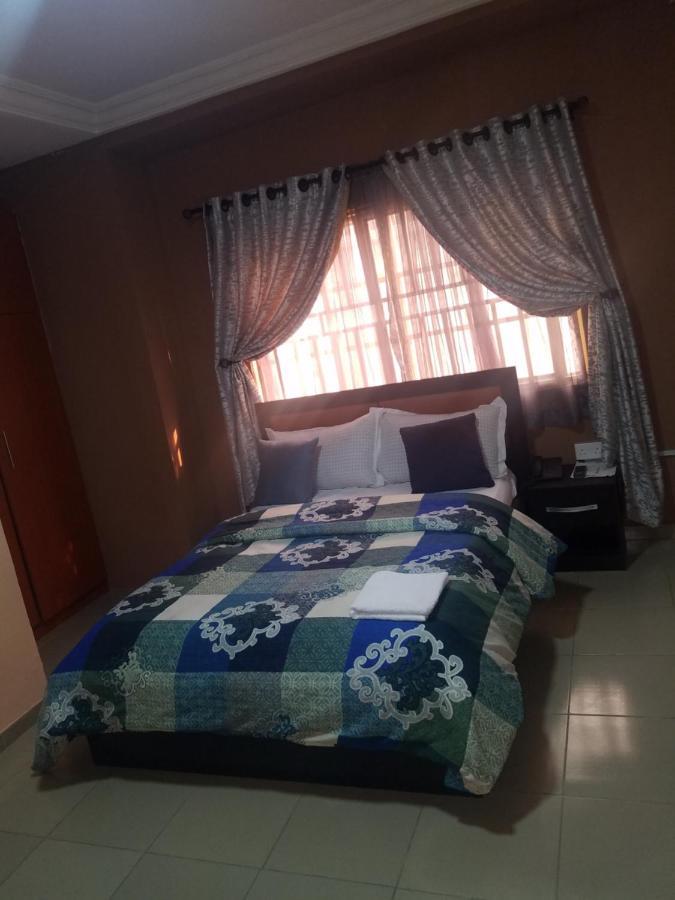 Joanne'S Court Otel Lagos Dış mekan fotoğraf