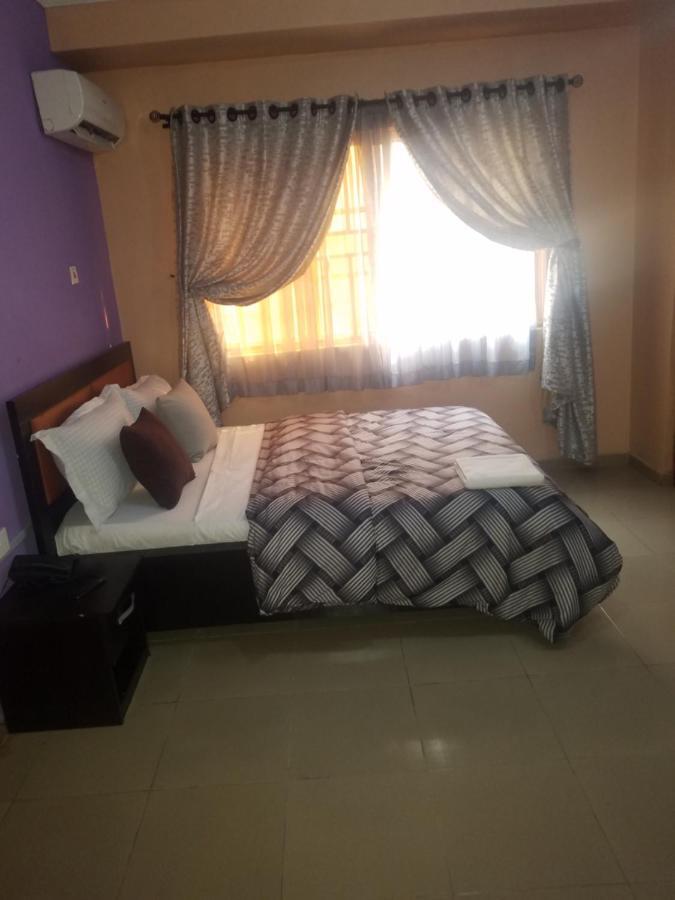 Joanne'S Court Otel Lagos Dış mekan fotoğraf