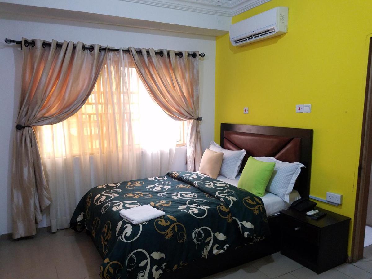 Joanne'S Court Otel Lagos Dış mekan fotoğraf